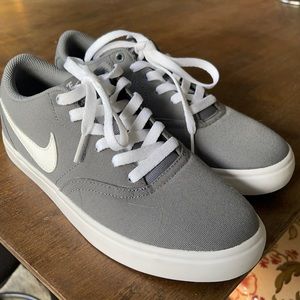 Nike SB gray